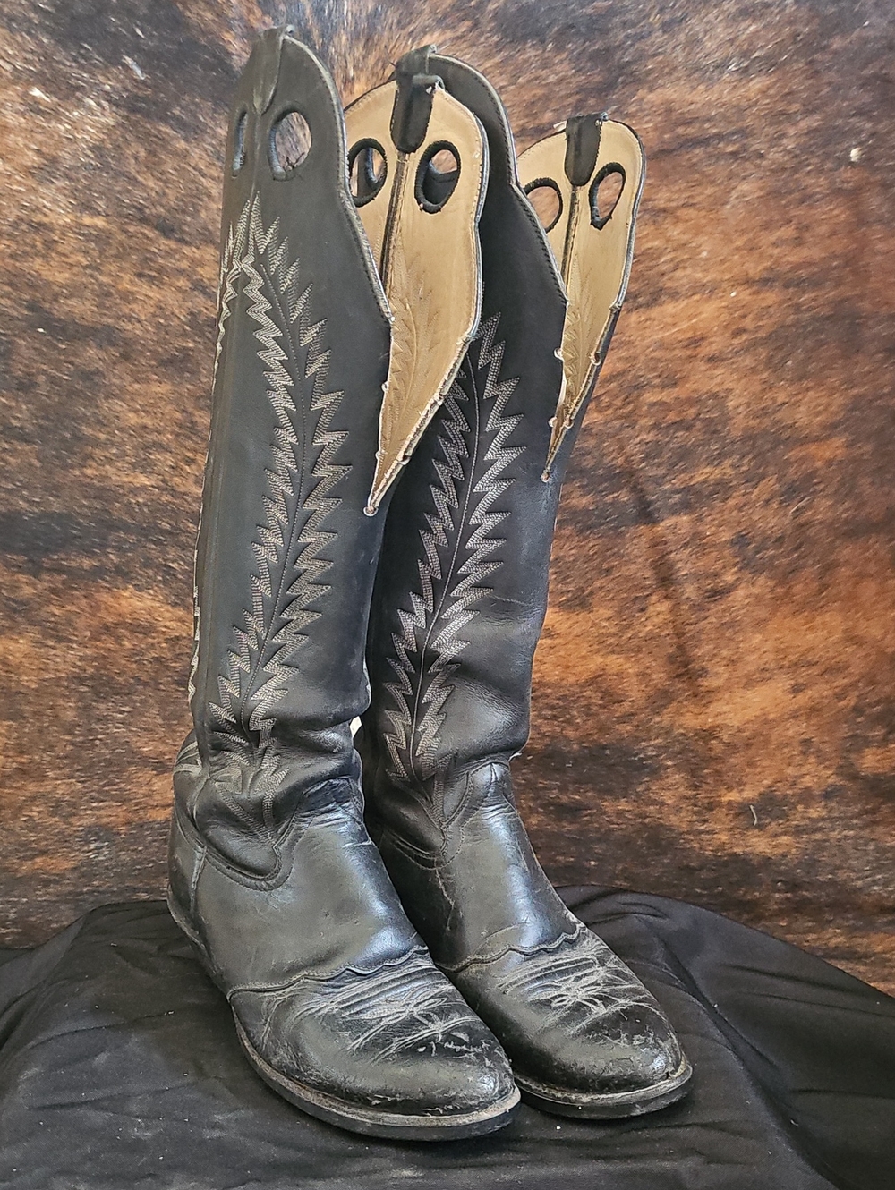 Black Vintage Western Pull-On Cowboy Boots
